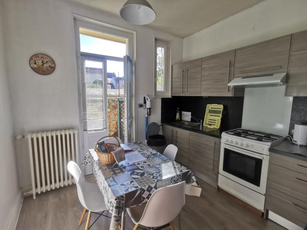 Bel Appartement Tout Equipe! Proche Des Parcs, Avec Sa Cour Privative Et Sa Place De Parking Securisee A 450 M Du Logement Vichy Zewnętrze zdjęcie